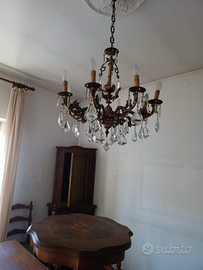 Lampadario antico in ottone con cristalli – stile
