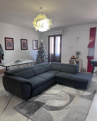 Divano angolare 6 posti grigio antracite