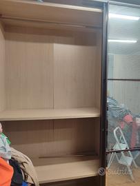 Armadio con ante scorrevoli a specchio