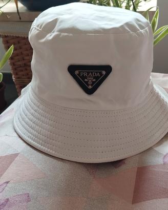 cappello pescatore prada 