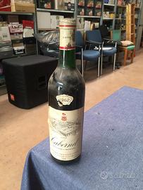 Bottiglia di vino cabernet del 1962