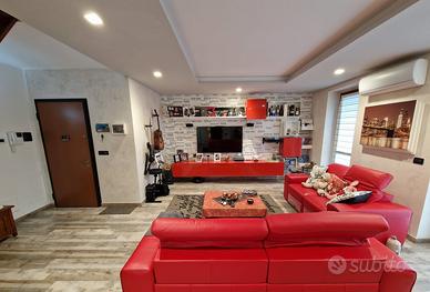 Arredamento completo di soggiorno e divano Doimo