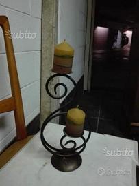 Antico candeliere in ferro battuto