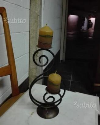 Antico candeliere in ferro battuto