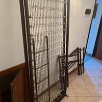 Letto a castello in metallo con materassi