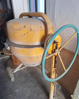 Betoniera trifase 220 litri