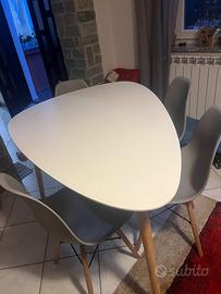 Tavolo Maison du Monde  con 4 sedie