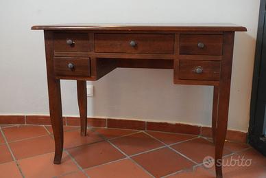 Scrivania in legno con 5 cassetti – Stile classico
