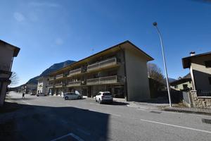 VENZONE: negozio vetrinato sulla ciclabile Alpe A