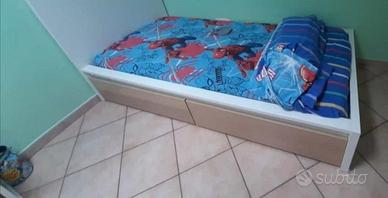 Letto singolo con cassetti contenitori