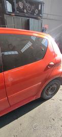 TOYOTA AYGO 2005 PORTA POSTERIORE SX/DX
