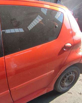 TOYOTA AYGO 2005 PORTA POSTERIORE SX/DX