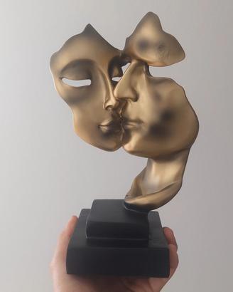 Scultura "il bacio" - Finitura oro e base nera