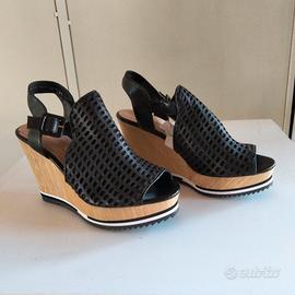 sandali con zeppa di Bruno Premi