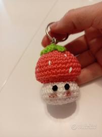 Portachiavi  funghetto con cappello fragola