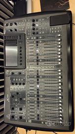 behringer x32 con flight case con ruote