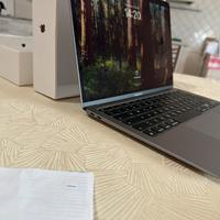 MakBook Air  Chip M1 8core 256 SSD