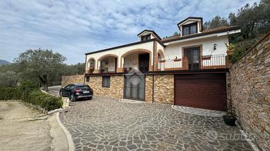 VILLA SINGOLA A GIFFONI SEI CASALI