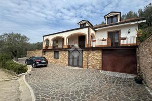 VILLA SINGOLA A GIFFONI SEI CASALI