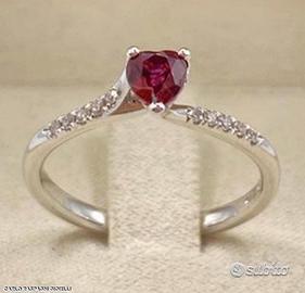 ANELLO ORO 18kt. CON DIAMANTI E RUBINO CUORE