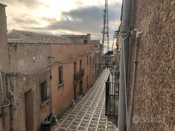 Trilocale in via vitt Emanuele