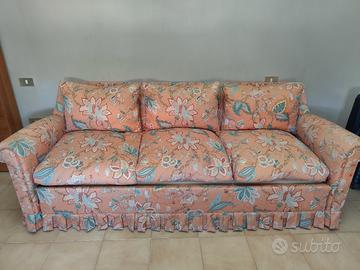 Divano letto 3 posti + 2 posti + 2 puff 