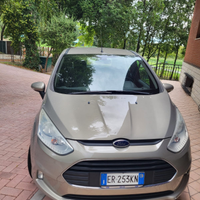 Ford B-MAX adattata per disabili