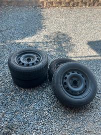4 gomme e cerchi in ferro Goodrich e Mirage