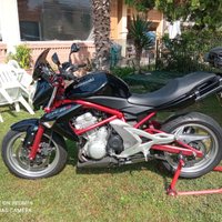 Moto Kawasaki er6n