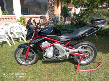 Moto Kawasaki er6n