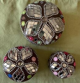 Set di tre scatoline tonde