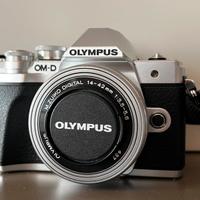 Macchina fotografica Olympus OM-D E-M10