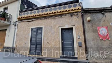 Casa singola ristrutturata con cortile