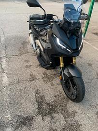 X adv 750
