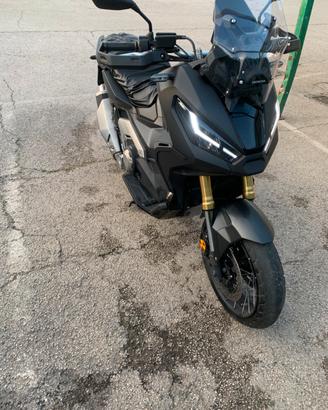X adv 750