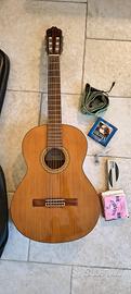 Chitarra classica Cuenca modello 40. Con custodia