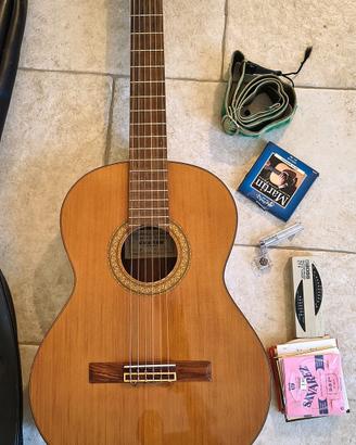 Chitarra classica Cuenca modello 40. Con custodia