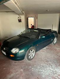 auto Mg color verde inglese