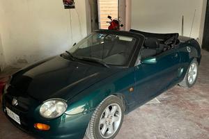auto Mg color verde inglese