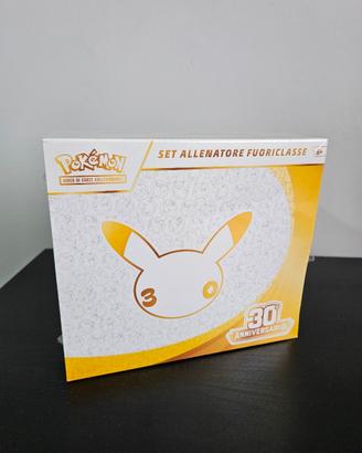 Pokemon Set Allenatore Fuoriclasse 30°Anniversario