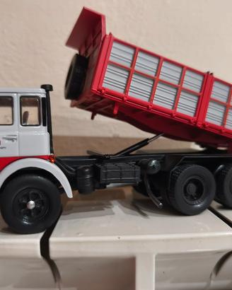 Modellino camion OM 300 p