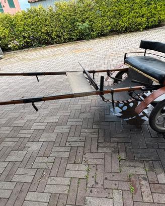 Calesse in legno balestrato a tiro singolo