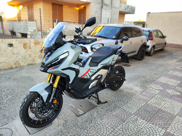 Honda X ADV 2023 con accessori