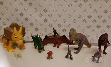 Set dinosauri giocattolo 