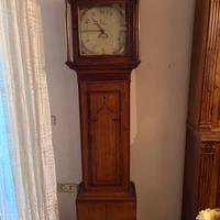 Orologio a pendolo antico da terra