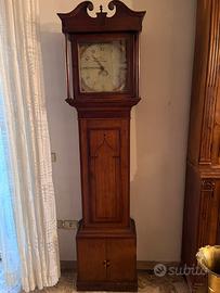 Orologio a pendolo antico da terra