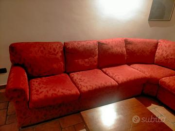 Divano colore rosso