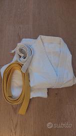 kimono judo 140 cm con cintura bianca e gialla 