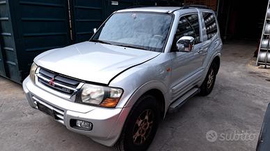 Ricambi vari Mitsubishi Pajero 3.2DI-D del 2001