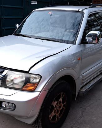 Ricambi vari Mitsubishi Pajero 3.2DI-D del 2001